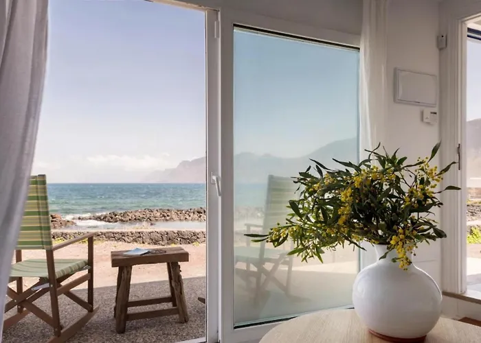 Casa Charcon Bajo, En Primera Linea De Mar - Lanzarote