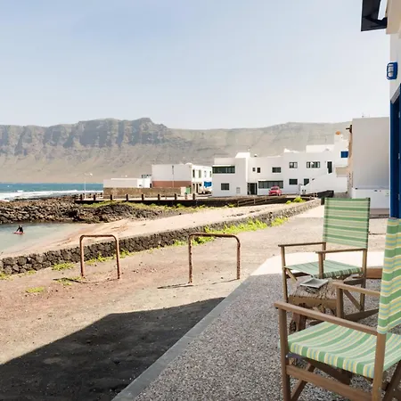 Casa Charcon Bajo, En Primera Linea De Mar - Lanzarote *